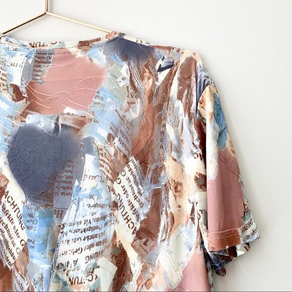 GF Ferre Blue Brown Abstract Print Newspaper Words Short Sleeve Tee - Picture 7 of 8